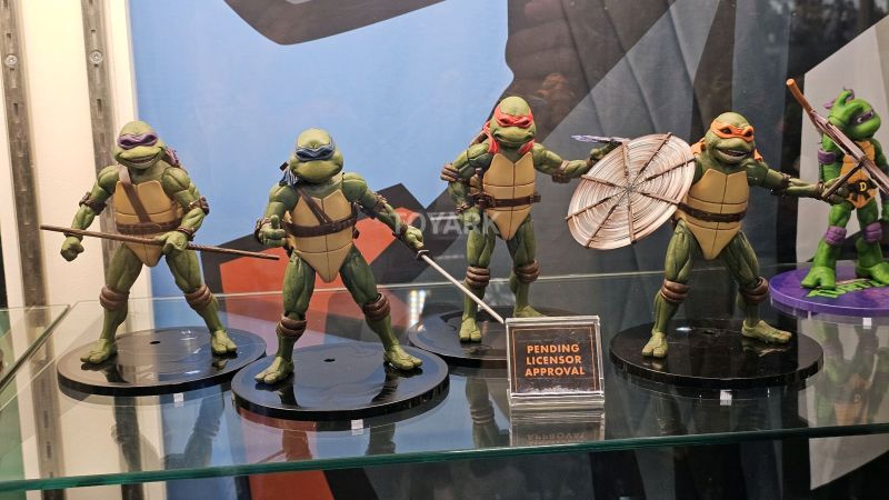 SDCC25 Mezco Booth 004